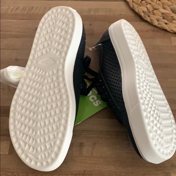 Crocs - Picture 2 of 3